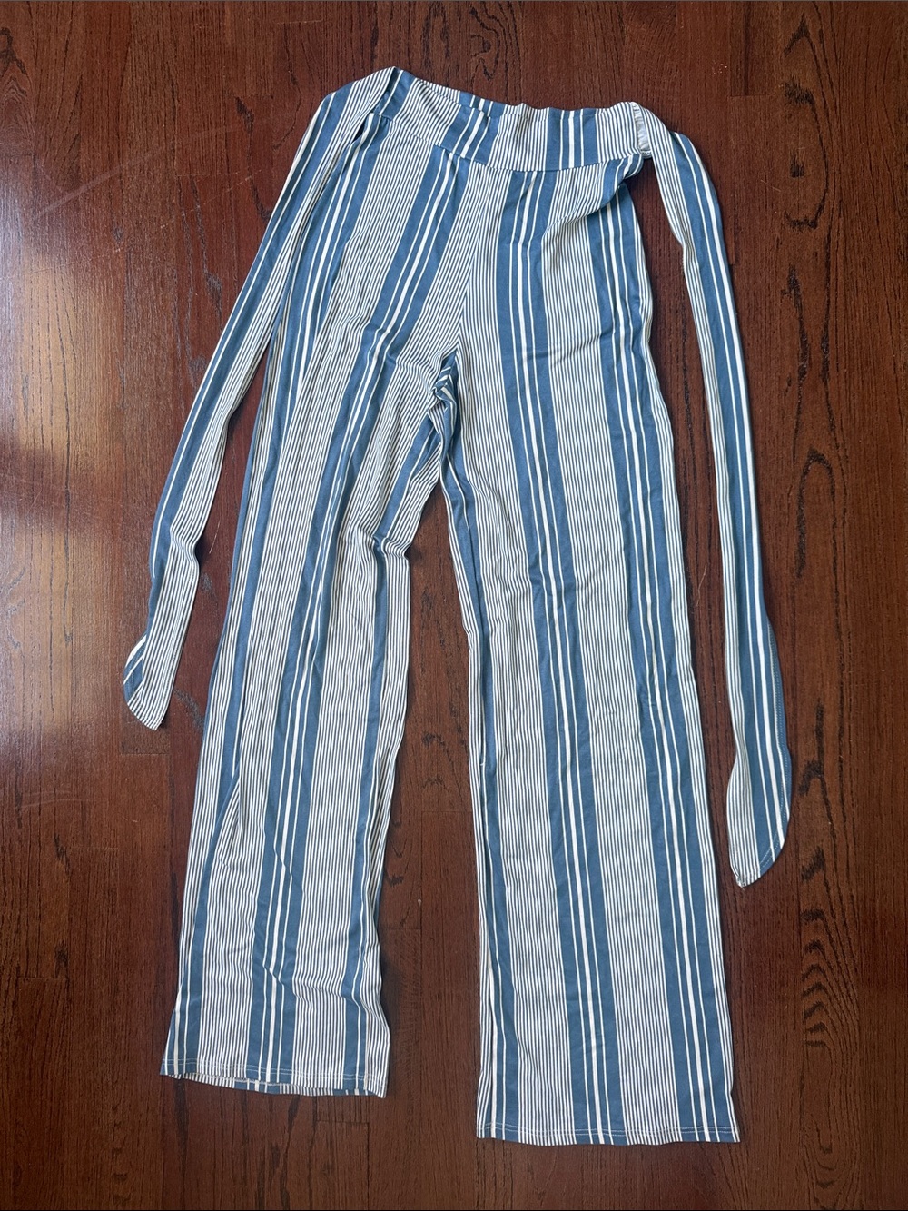 Windsor Tie top Highwaisted Blue and White Striped Wide-Leg Pants